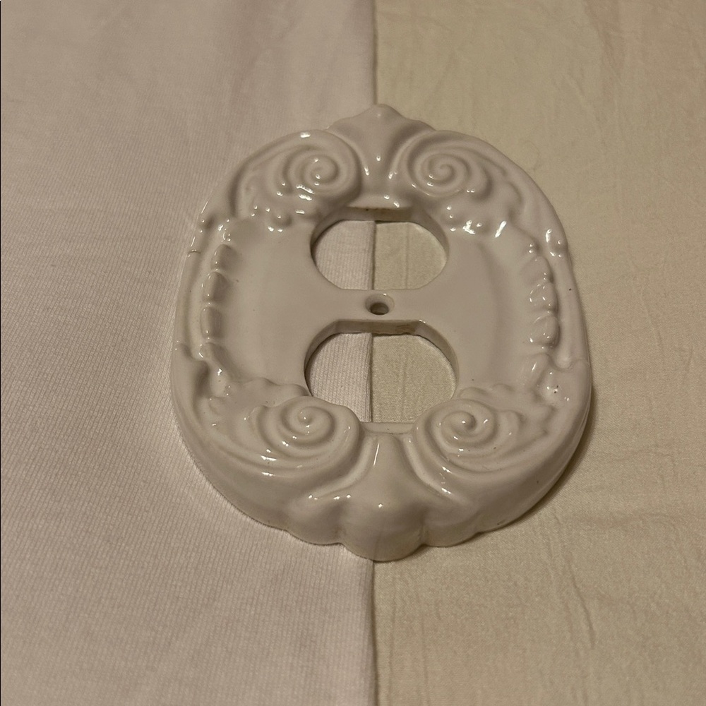 Elegant Cream Decorative Switch Plate/Plug In Covers Set of 3 - Picture 6 of 6